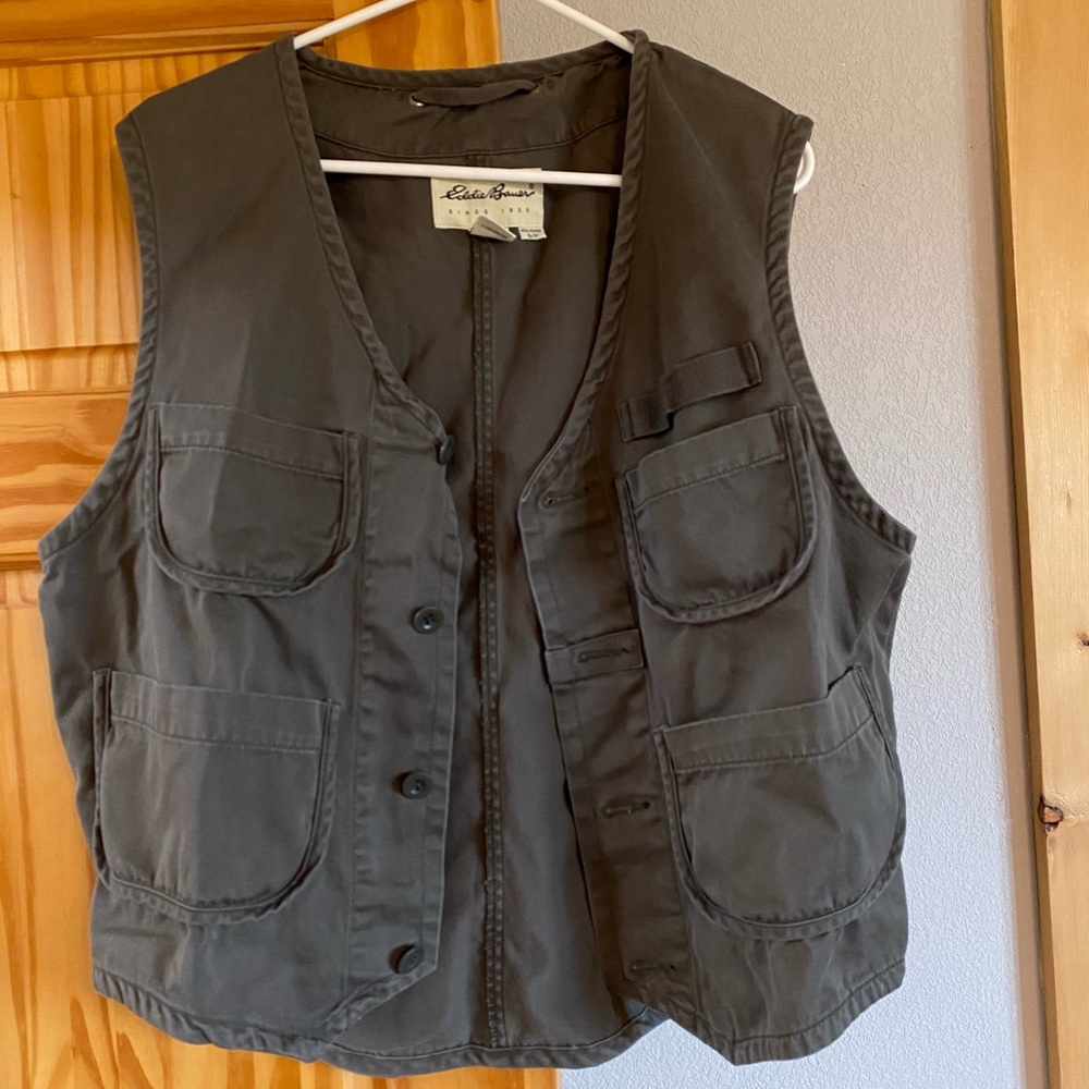Eddie Bauer size small fishing vest, New without tags